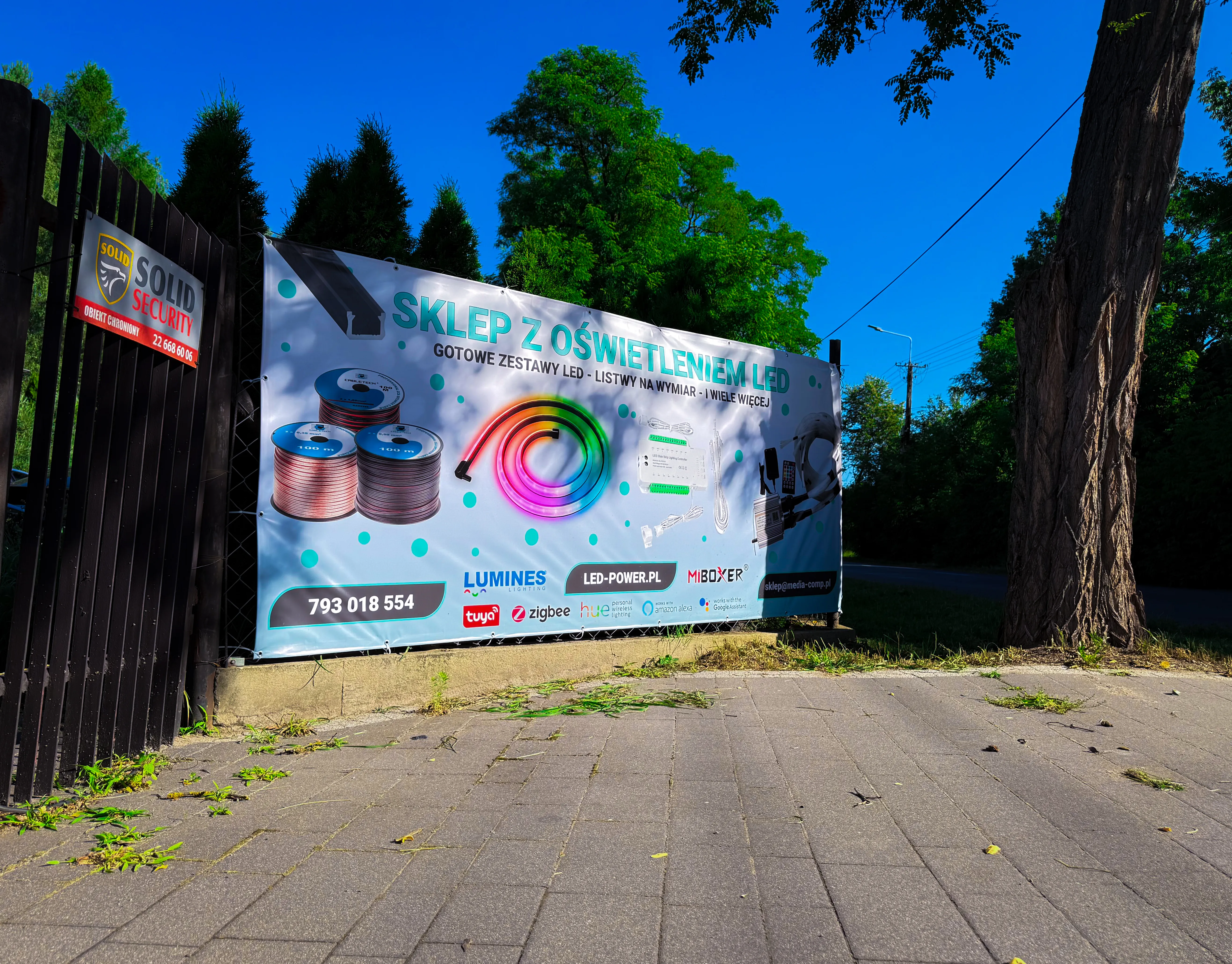 Baner wielkoformatowy na ogrodzeniu hurtownialed.com